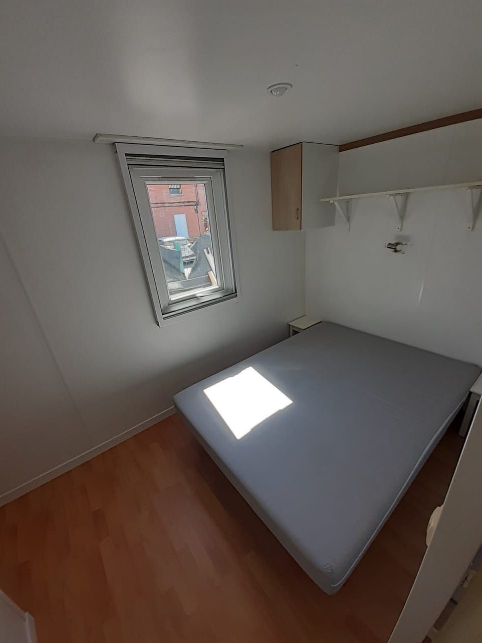 * CASA PRÉ-FABRICADA NA OCASIÃO O'HARA DE 8X4 METROS EM LISBOA.