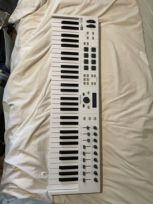 Arturia keylab essential 61 міді клавіатура