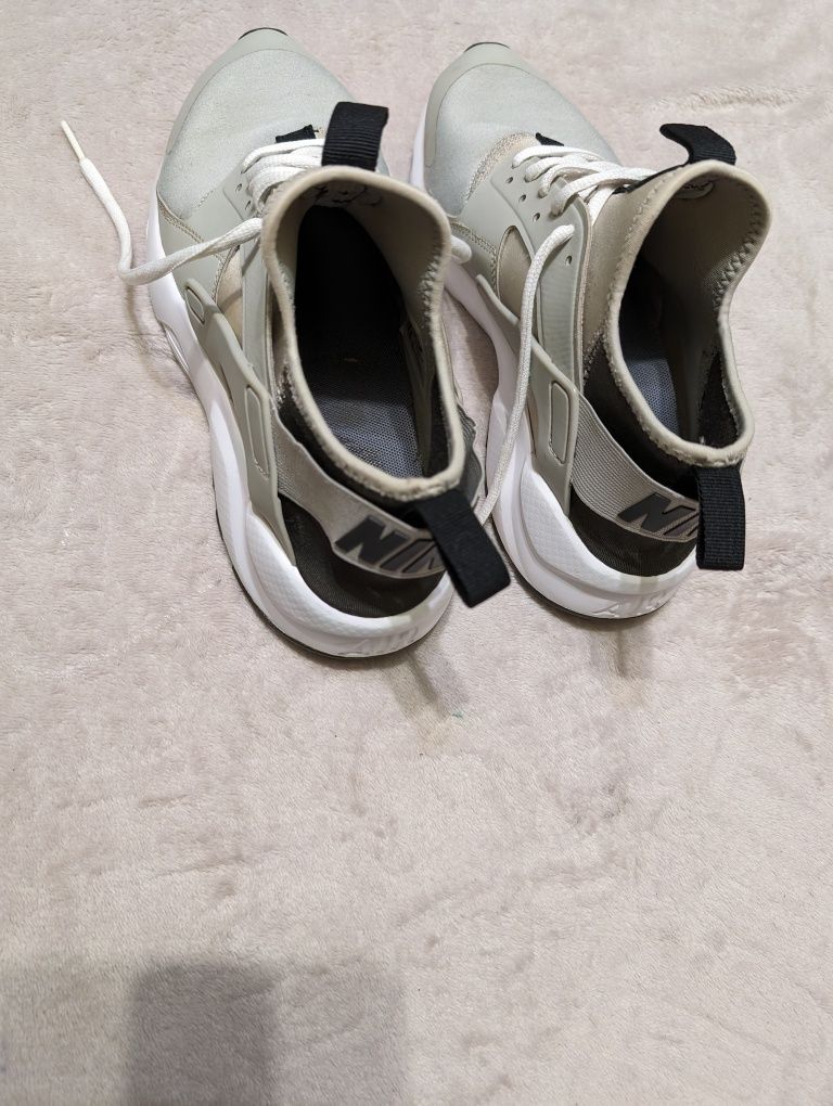 Кросівки Nike huarache 40-39р. 25см оригінал відмінний стан