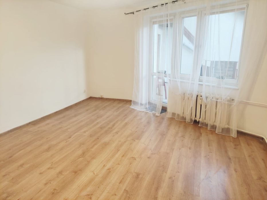 Wynajmę 3- pokojowe mieszkanie z balkonem w Lwówku Śląskim