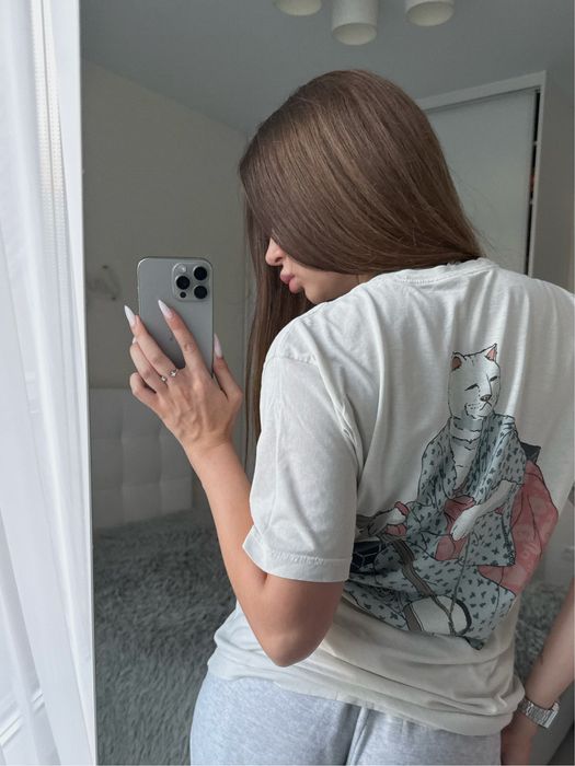 Белая футболка с принтом на спине ripndip