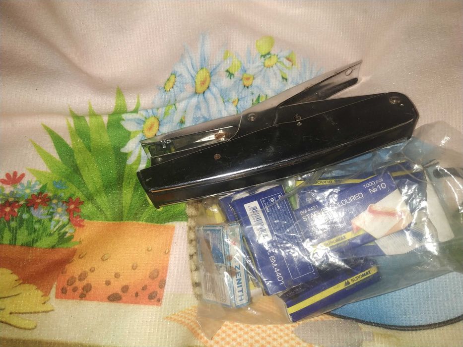 Стэплер консылярский и скобы книму