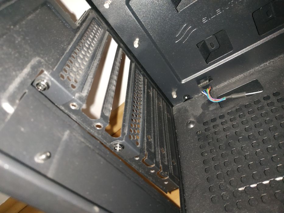 Obudowa SilentiumPC z zasilaczem 550W