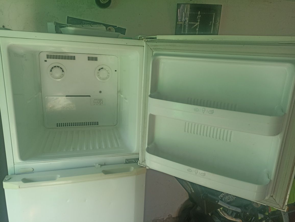 Продам холодильник б/у Lg