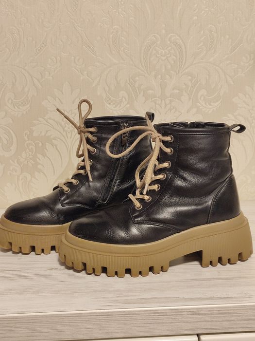 Продам зимові черевики .