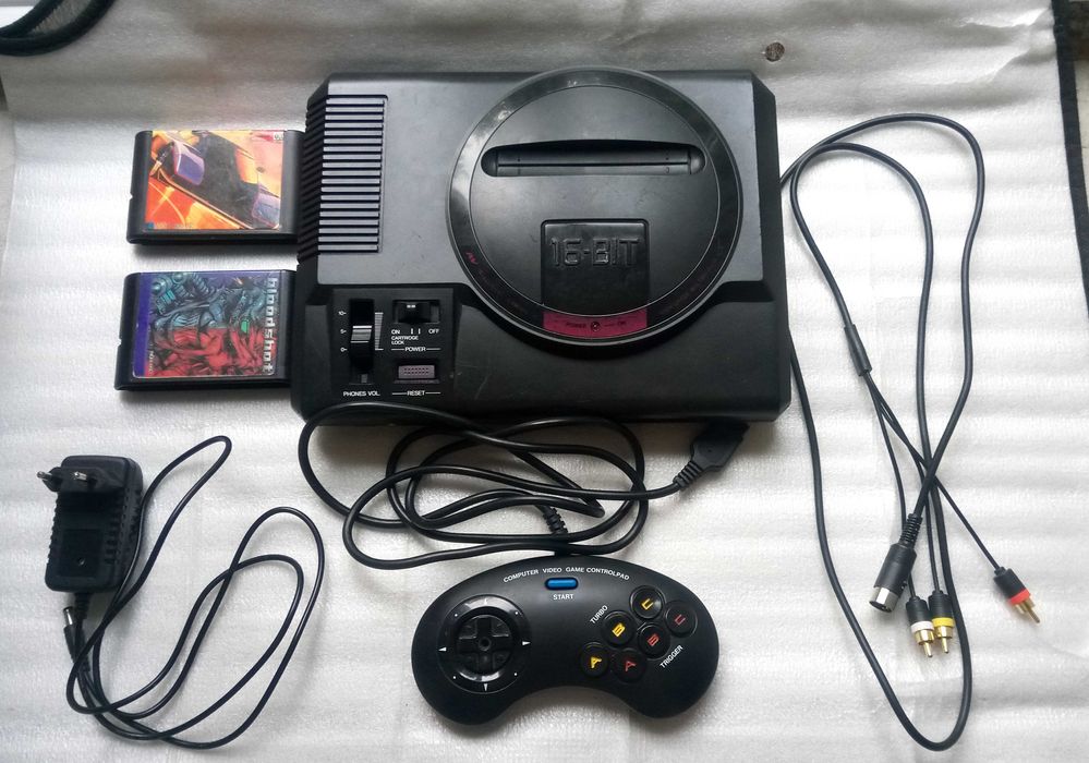 Sega Mega Drive1+ рідкісний турбо джойстик та 2 картриджі