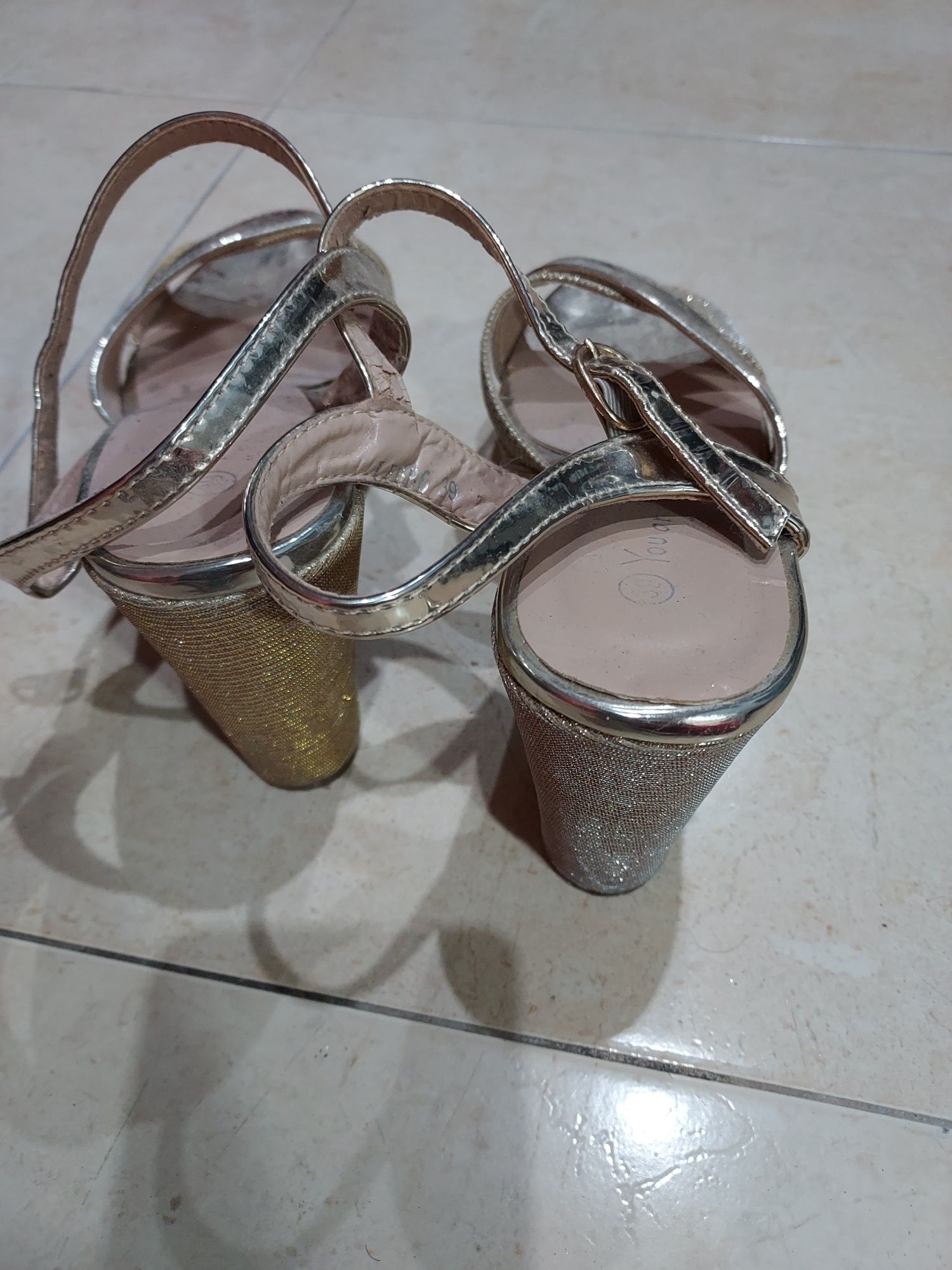 Vendo sapatos como novos