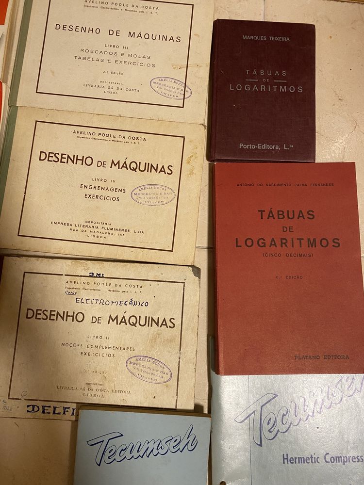 Livros antigo tabua logaritmo desenho maquina cinema eletricidade foto