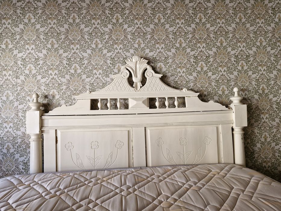 Vendo cama antiga lacada