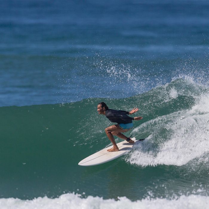 PRANCHA DE SURF FISH 900 5'8" 35 L. Vendida com 2 quilhas.