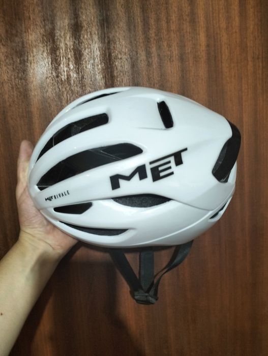 Capacete novo Met Rivale