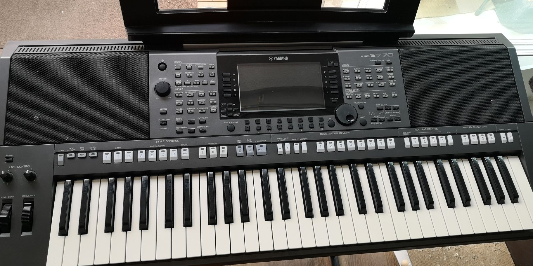 Yamaha Psr-S770 Wraz z stojakiem.