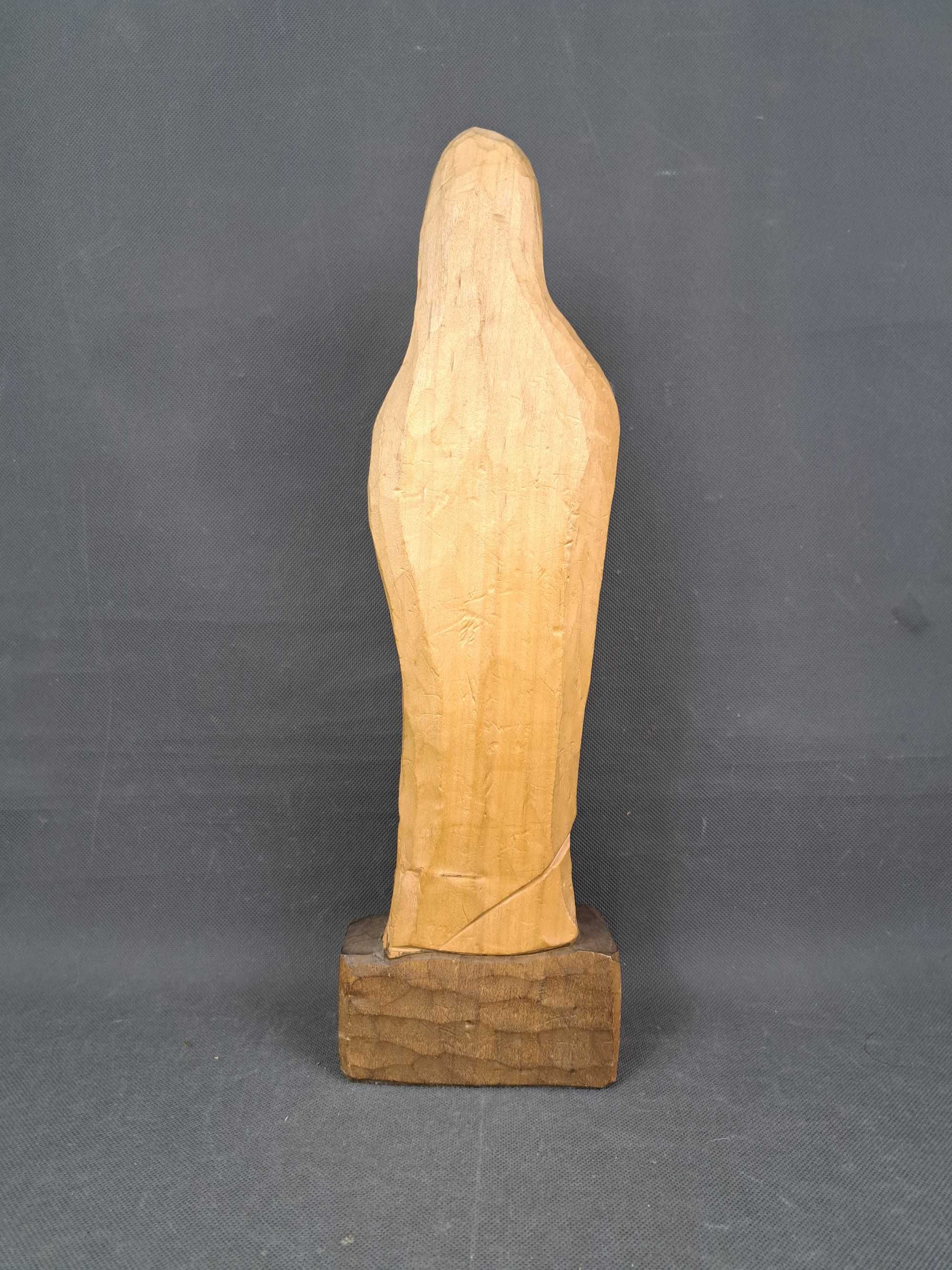 Matka Boska, Madonna, rzeźba drewniana, wys. 42 cm