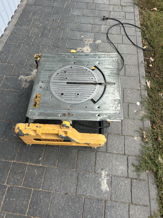 Piła stołowa ukośnica Dewalt DW 743 Type 4