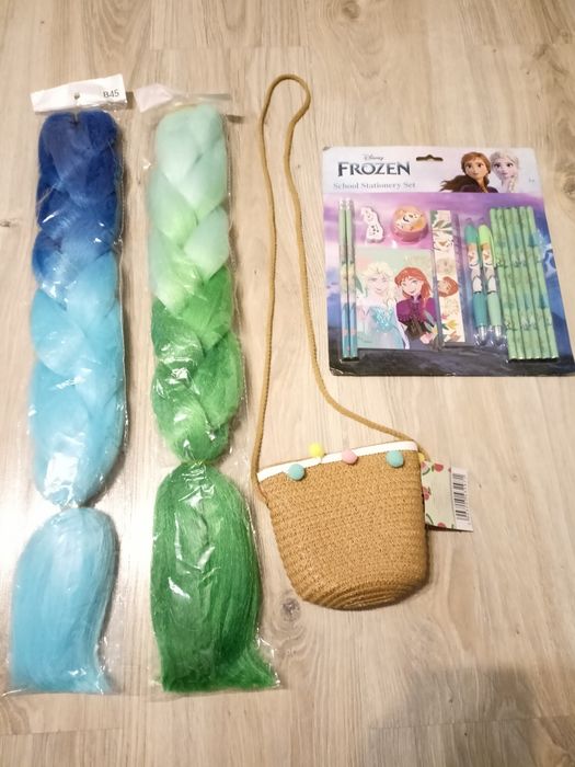Zestaw nowych zabawek - torebka, kredki Disney Frozen Elsa, warkocze