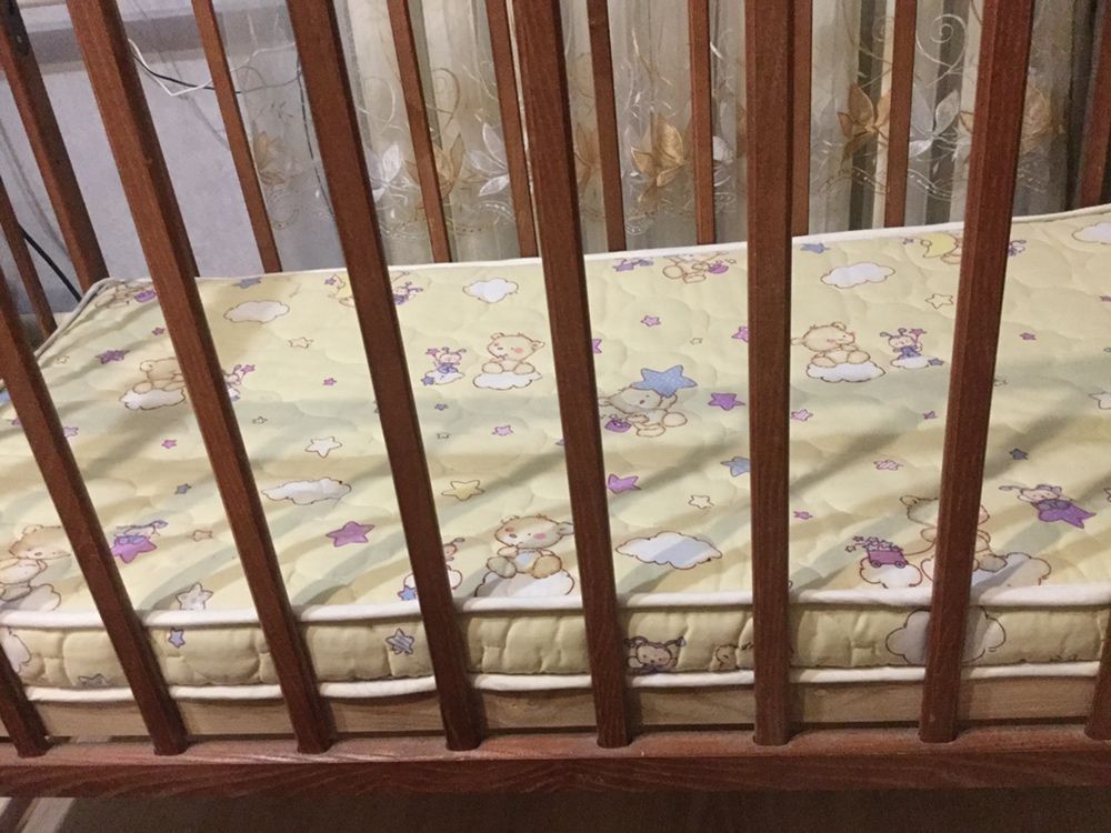 ліжко і матрац дитячий