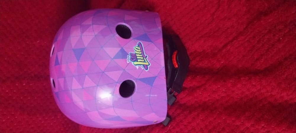 Patins e capacete da luna