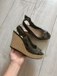Buty koturny damskie slomiane zielone print parfois