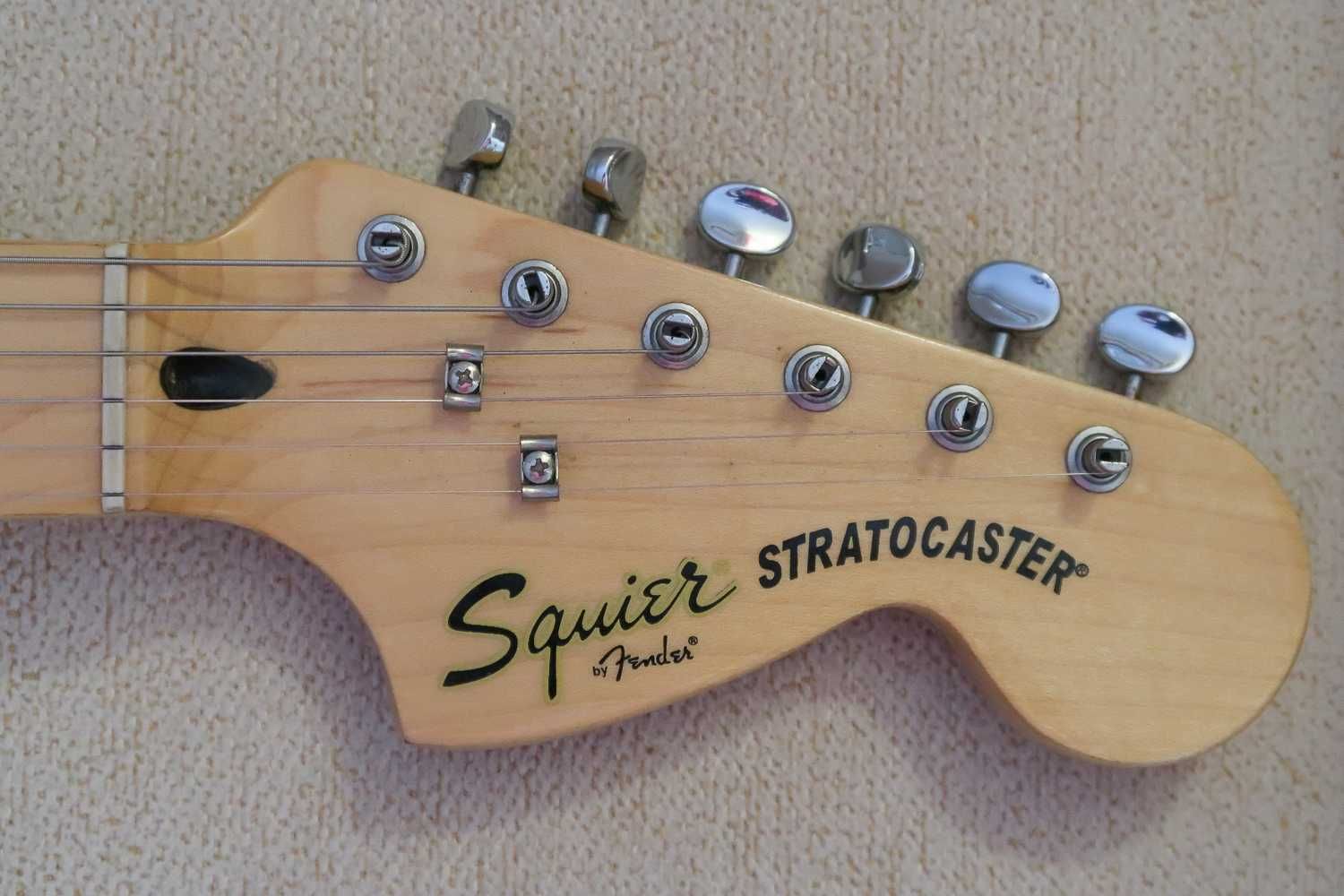 SQUIER Stratocaster by FENDER com upgrade.