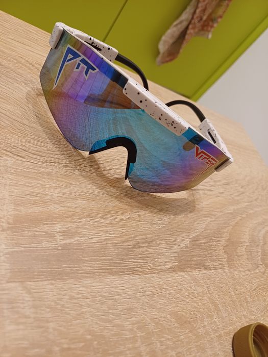 Очки солнцезащитные