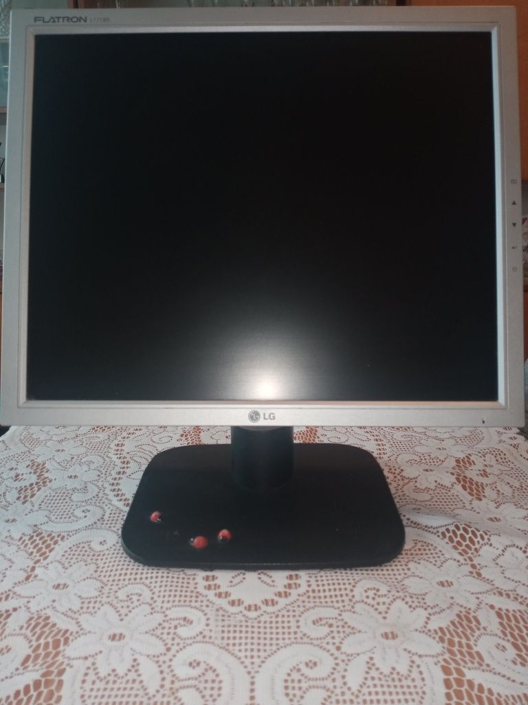 Komputer i monitor
