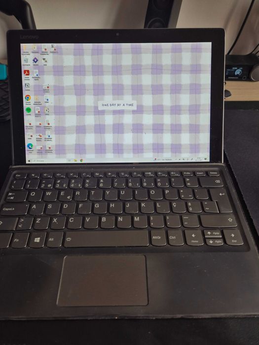 Surface Lenovo Miix 520