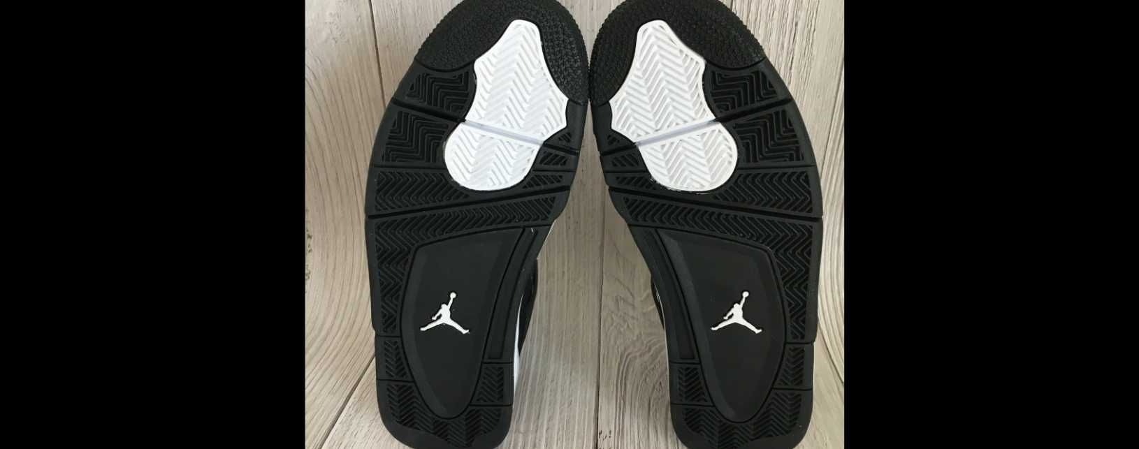 Jordan4Retro White Thunder R.40