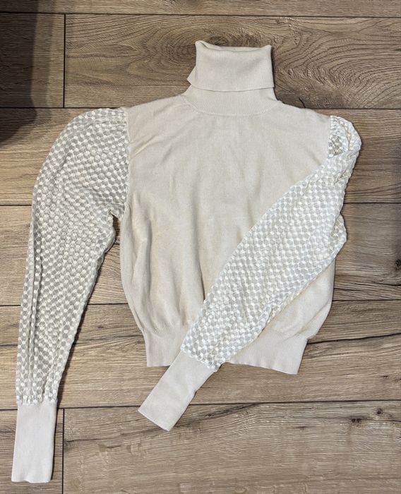 Kremowy golf z ażurowymi rękawami ZARA