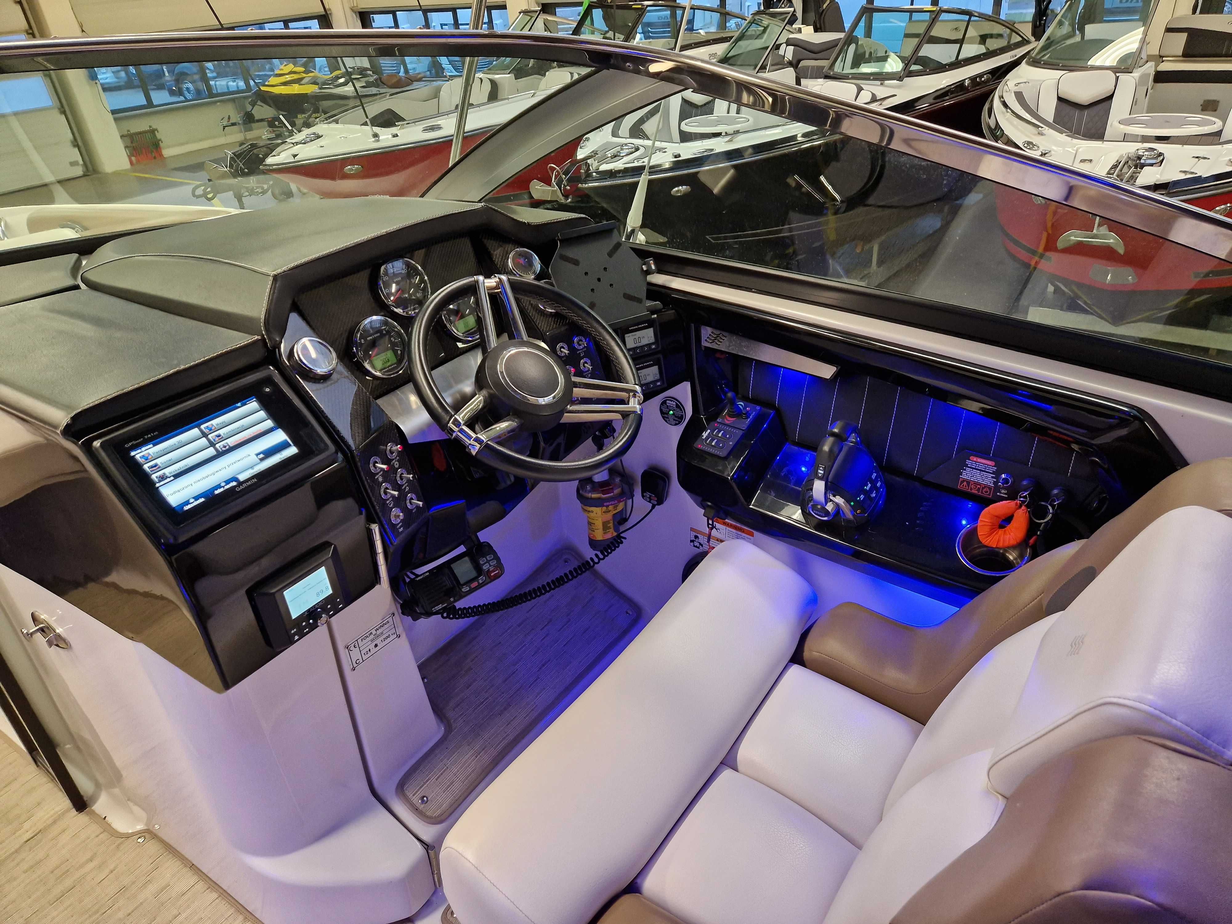 jacht motorowy Four Winns Horizon H290. 2019  Volvo Penta 2x300KM