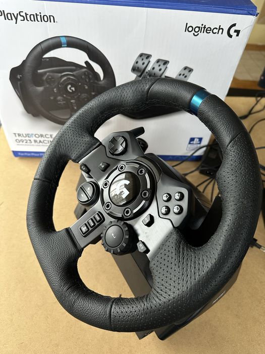 Logitech G923 TrueForce + pedały