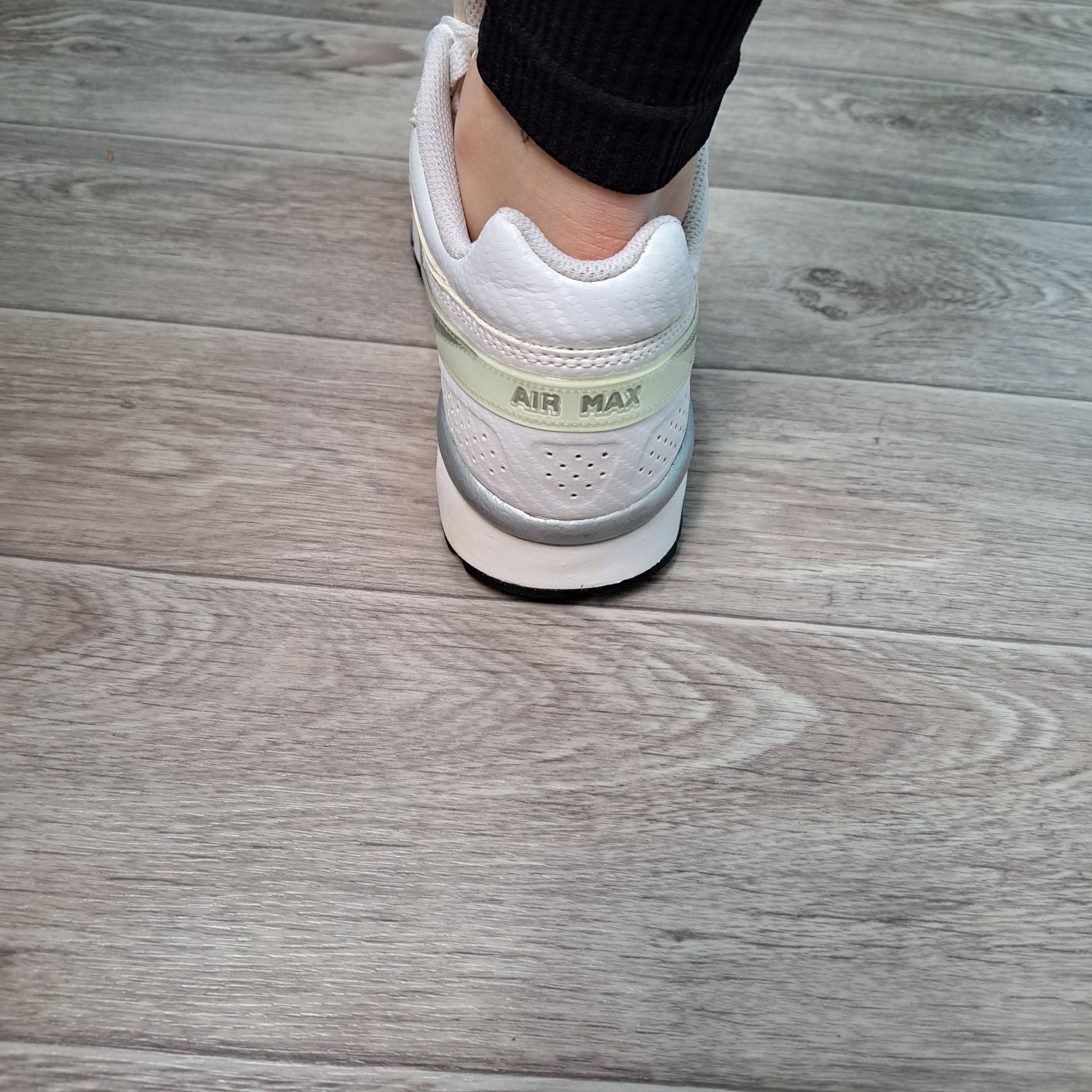 Кроссовки NIIKE AIR MAX р.39 оригинал