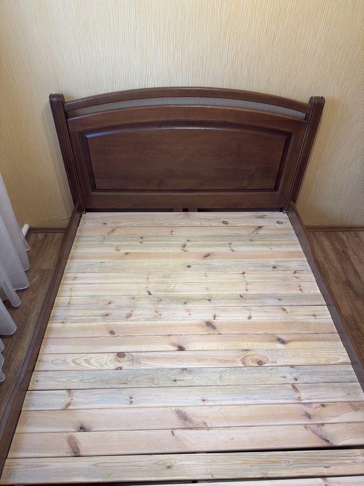 Продається деревяне ліжко