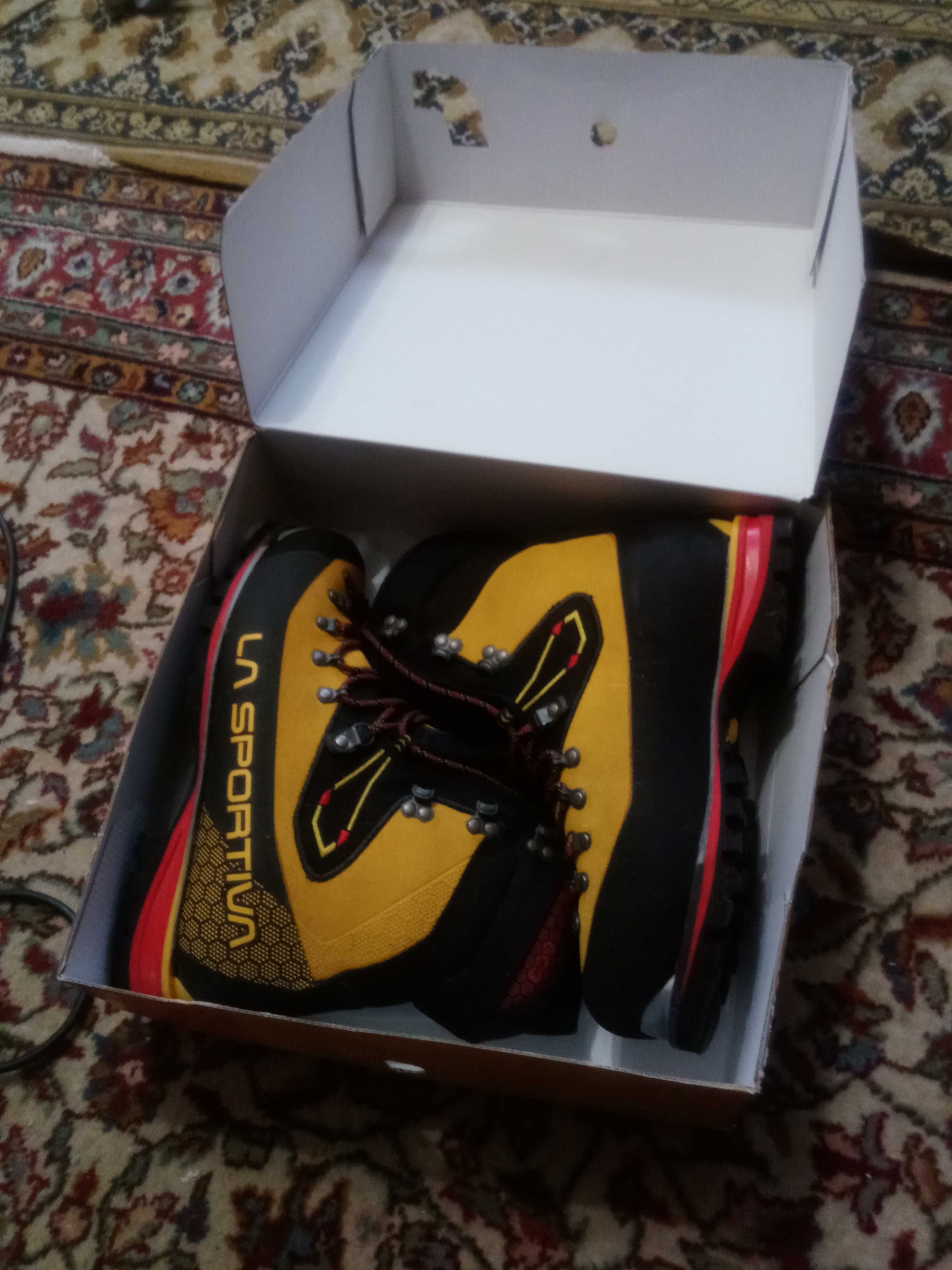 Альпинистские ботинки La Sportiva Nepal Cube Goretex