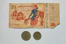 Nota de 20 dinares e duas moedas (Tunísia)
