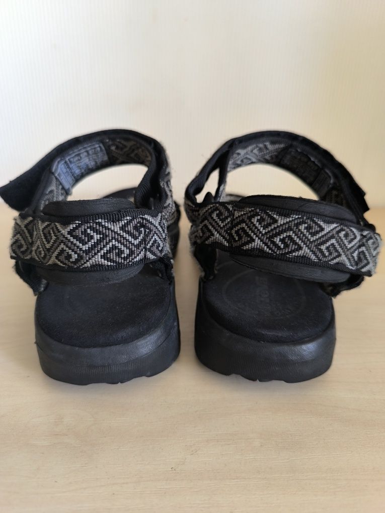 Трекінгові босоніжки Teva р 41-42 (27 см)