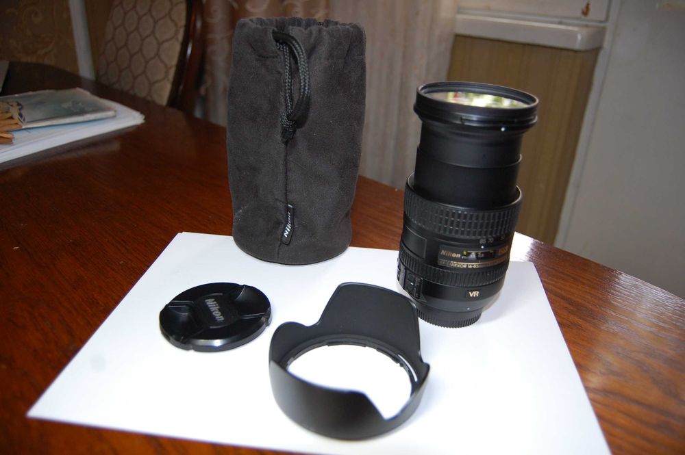 Продам об"єктив Nikon 16-85 3,5-5,6 G ED (DX)