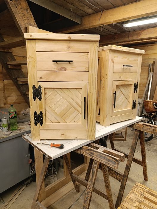 Szafka nocna drewniana