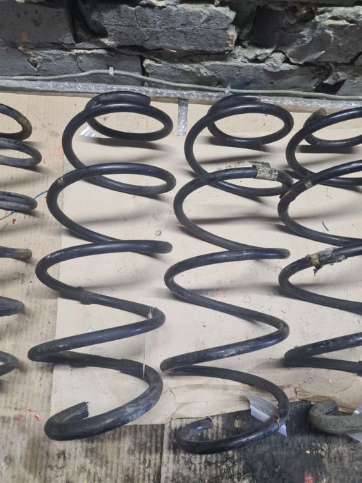 Пружини передні задні права ліва Mercedes w169 A150 A170 A200 А клас