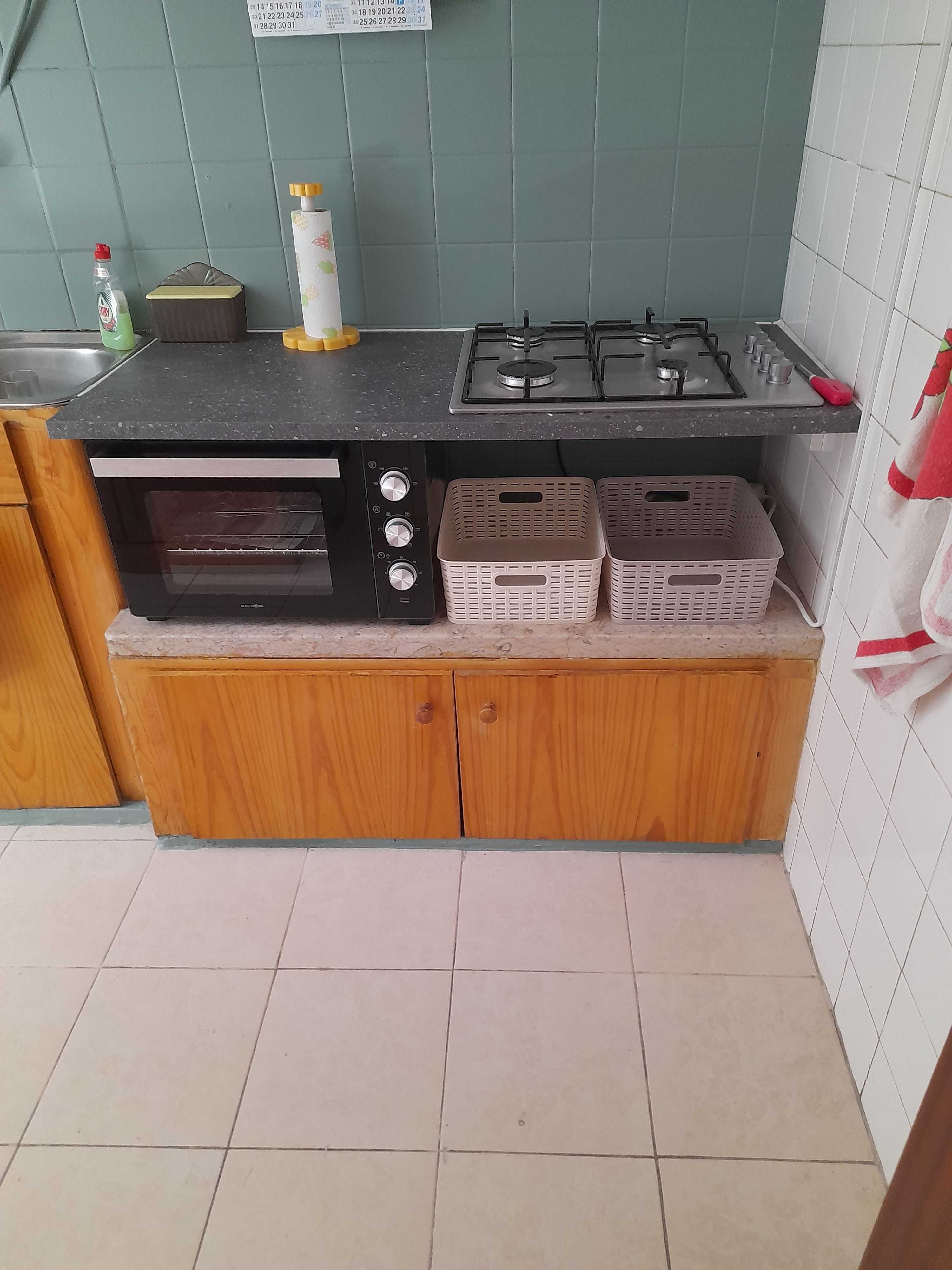 Quartos em vivenda renovada. Só raparigas estudantes e professoras.