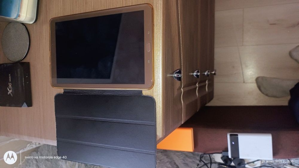 Планшет марки Samsung Galaxy E