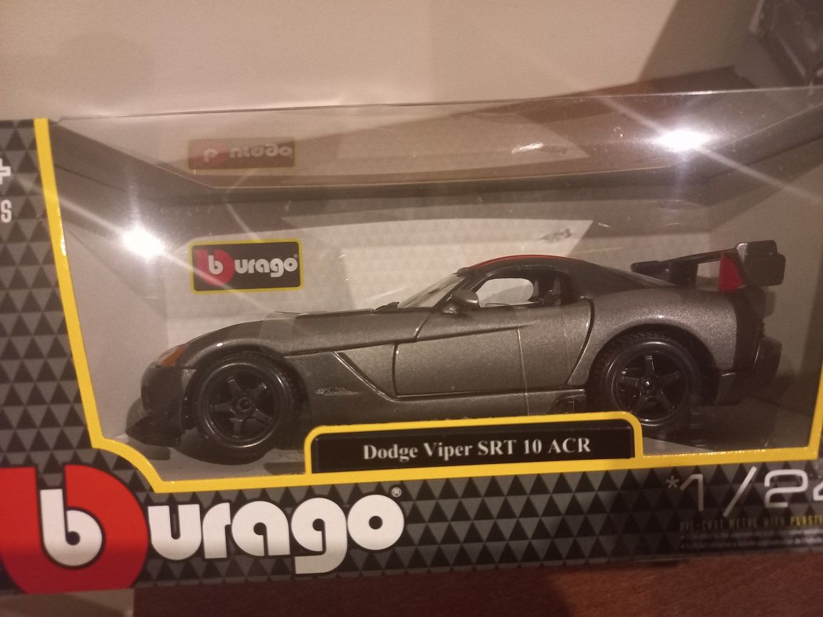 Bburago Dodge Viper SRT 10  skala 1:24