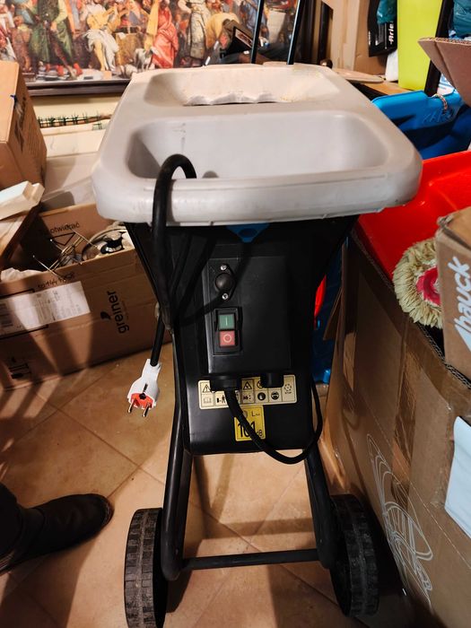 Rębak elektryczny do gałęzi