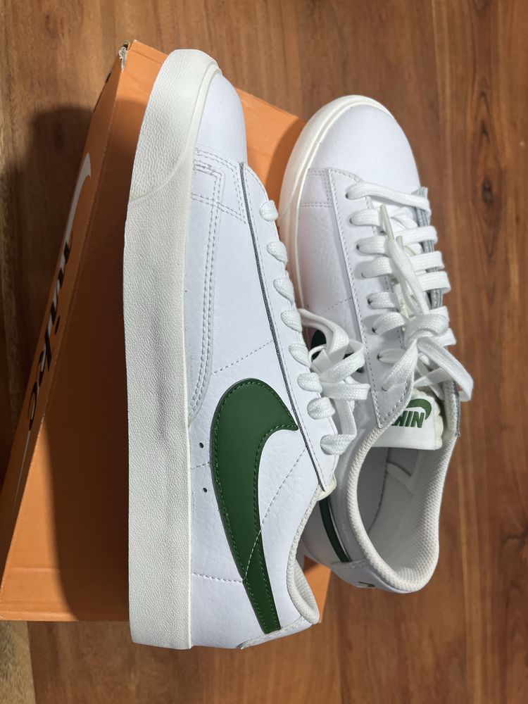 Tenis Nike novos