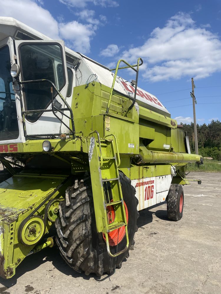 Claas Dominator 106