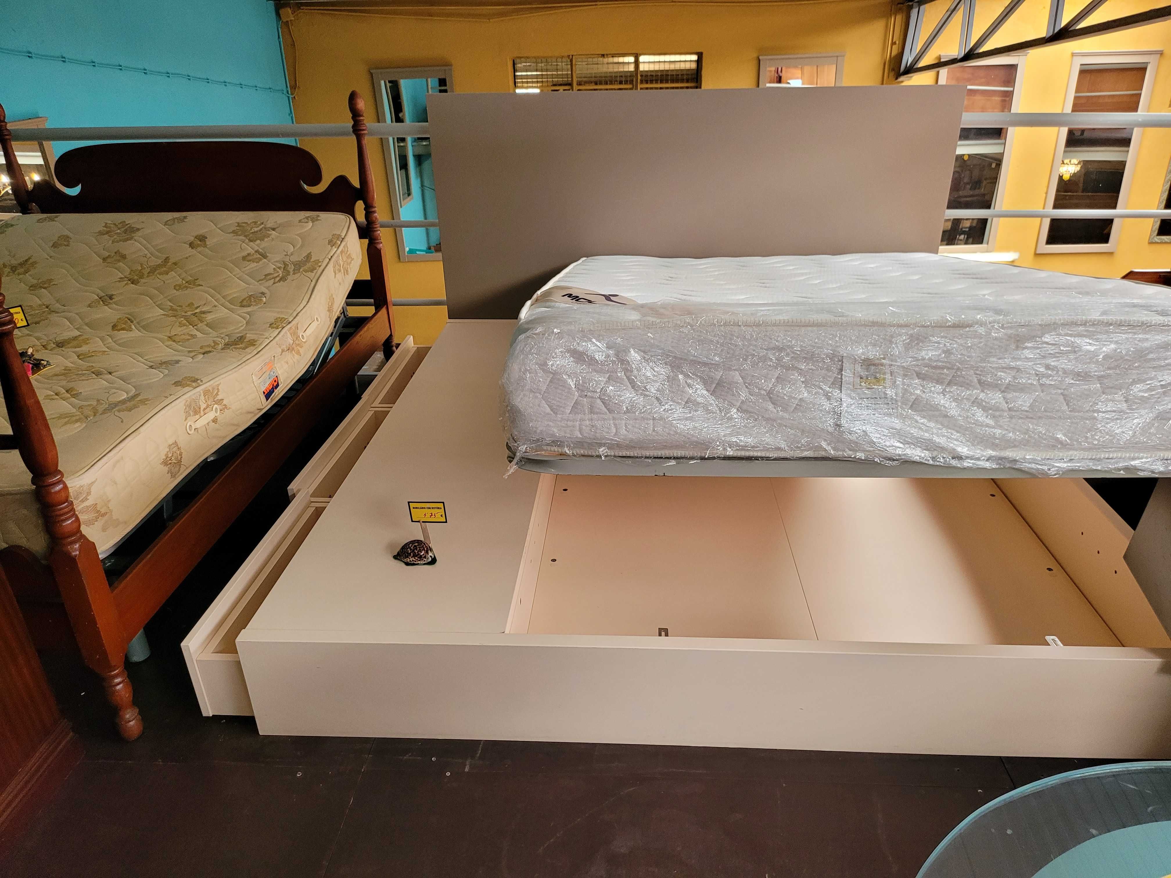 Cama com arrumação mais três gavetas estrado e colchão - B