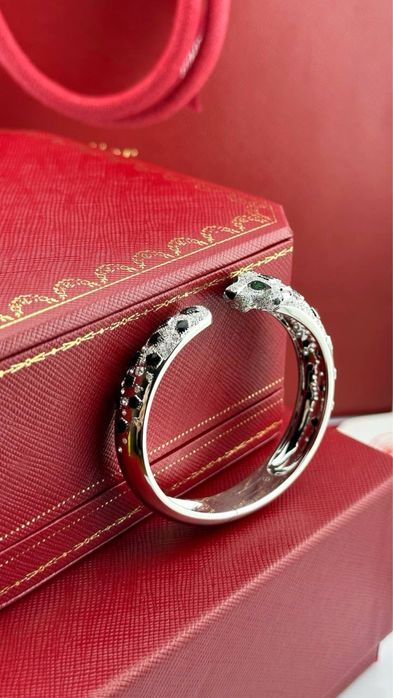 Золотой Браслет в стиле Cartier  Panthère с бриллиантами и изумрудами
