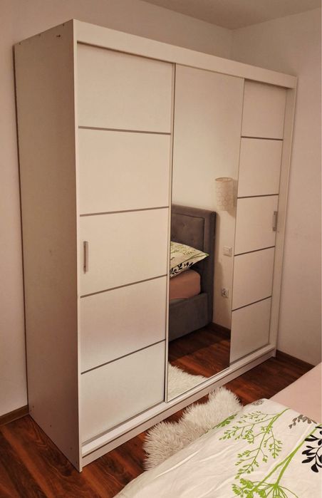 Szafa duża z lustrem garderoba