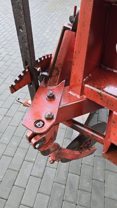 Плуг Оверум Швеція чотирьох або трьох корпусний.