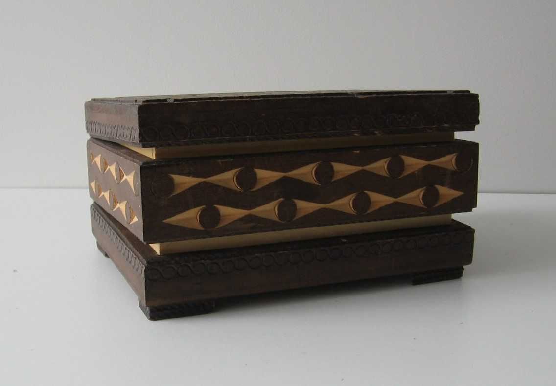 Skrzynka , pudełko dwu piętrowe  z drewna
