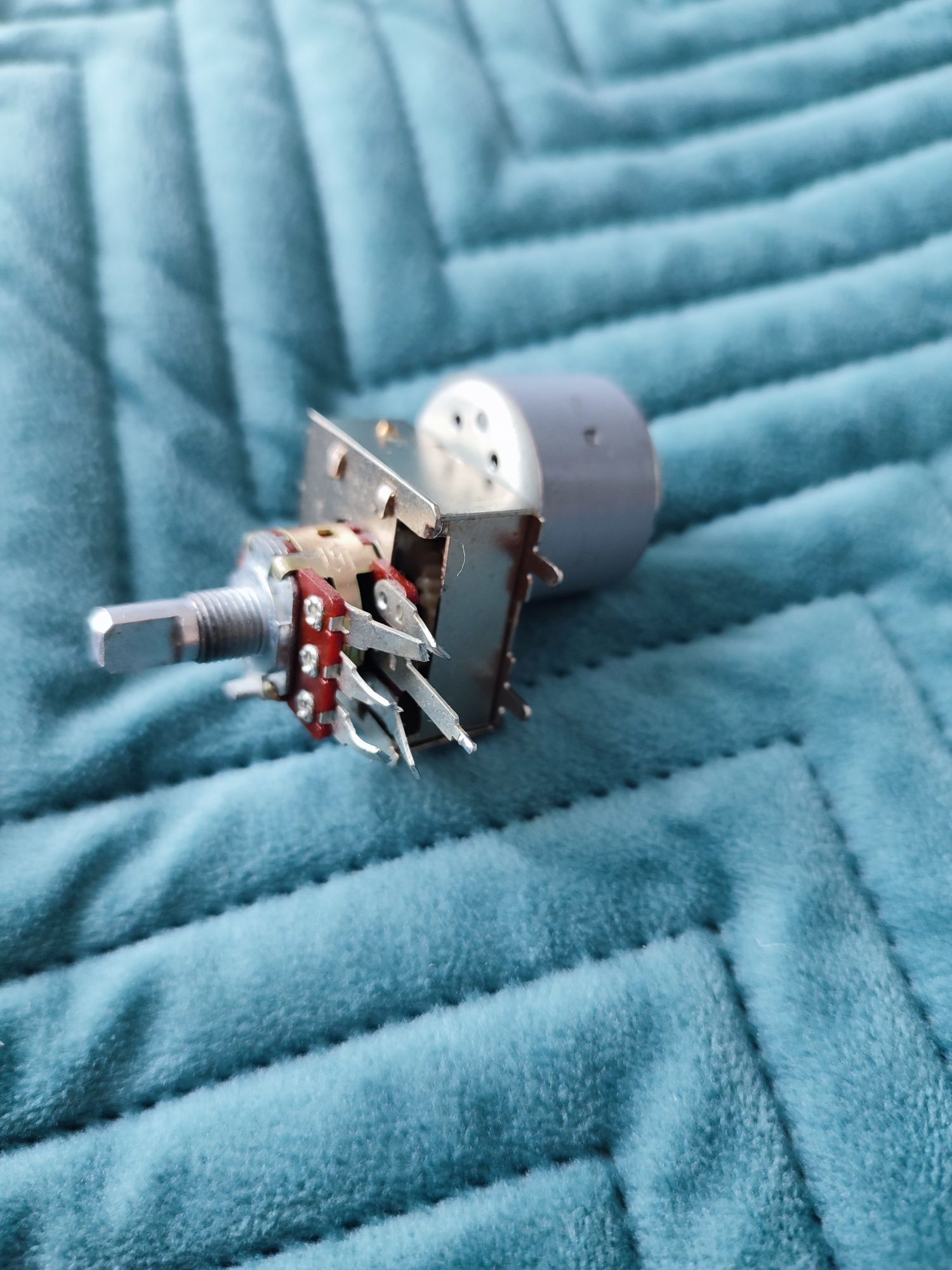 Wzmacniacz Cambridge Audio A500 oryginalny potencjometr głośności uszk